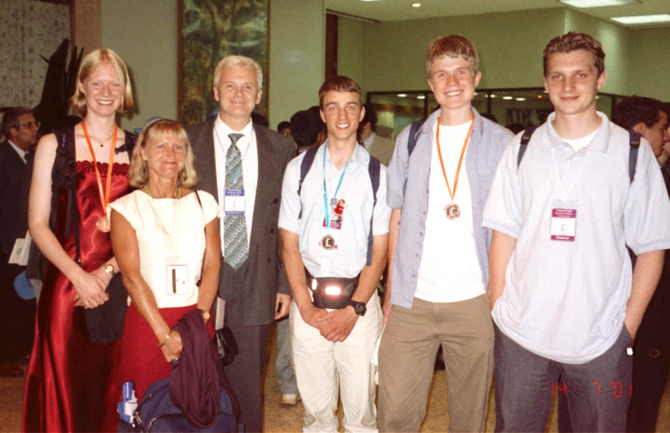 Det danske hold fik en s\'f8lvmedalje og to broncemedaljer i Indien 2001